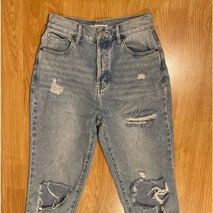 Pacsun Ripped Lightwash Boyfriend Jeans. Size 28